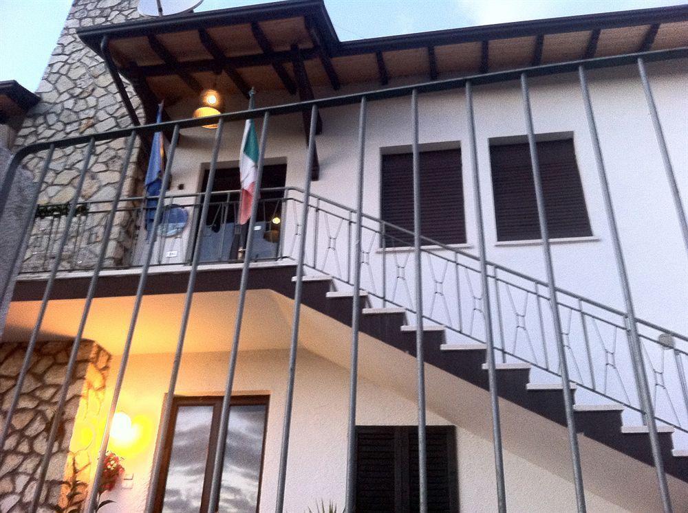 Guest House Villa De Ros Saló Exterior foto